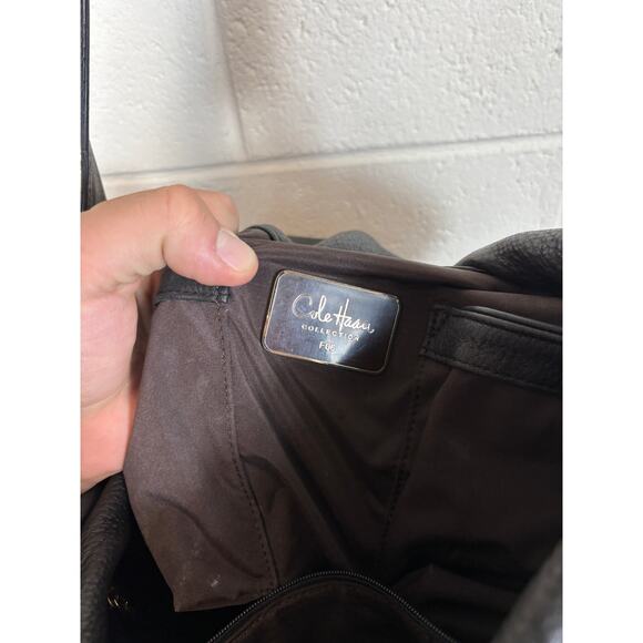 VINTAGE Cole Haan Collection F06 Shoulder Bag Black Leather Crossbody Adjustable - Picture 10 of 10